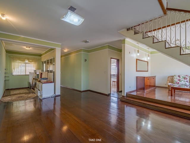 Foto do Sobrado - Sobrado para venda em Jardim Nova Europa com 4 quartos, sendo 1 suíte, 248m² | Lares e Andares Imóveis