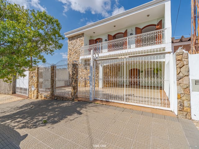 Foto do Sobrado - Sobrado para venda em Jardim Nova Europa com 4 quartos, sendo 1 suíte, 248m² | Lares e Andares Imóveis