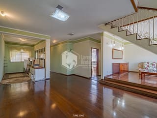 Foto do Sobrado-Sobrado para venda em Jardim Nova Europa com 4 quartos, sendo 1 suíte, 248m²