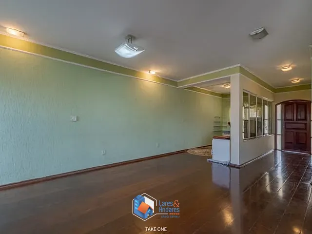 Sobrado com 250m² 4 quartos e 4 banheiros, à venda, no bairro Jardim Nova Europa em Campinas