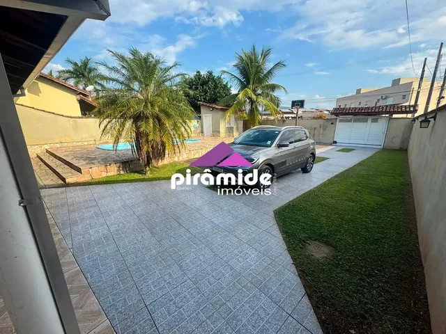 Casa com 364m² 2 quartos e 2 banheiros, à venda, no bairro Pontal de Santa Marina em Caraguatatuba