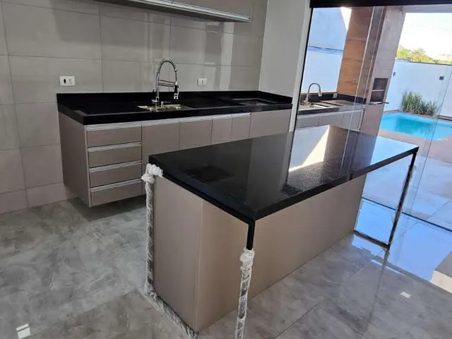 Casa com 258m² 3 quartos e 2 banheiros, à venda, no bairro Centro em Tremembé