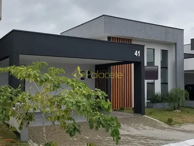 Casa com 258m² 3 quartos e 2 banheiros, à venda, no bairro Centro em Tremembé