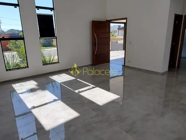 Casa com 258m² 3 quartos e 2 banheiros, à venda, no bairro Centro em Tremembé