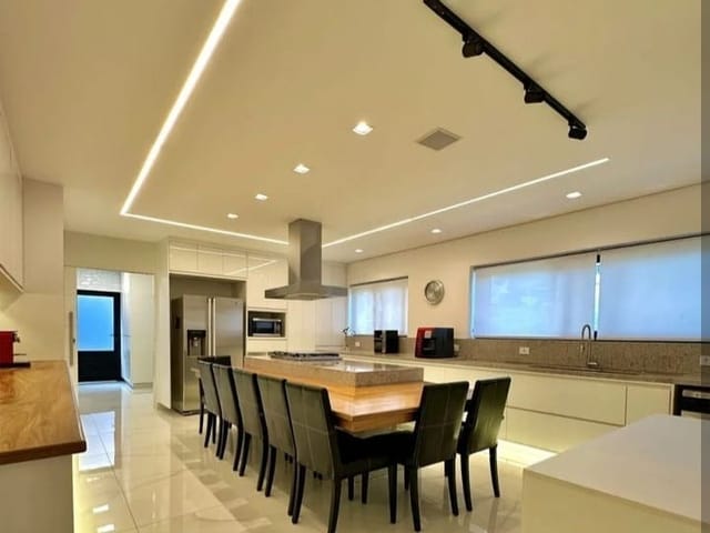 Casa com 873m², à venda, no bairro Alphaville em Santana de Parnaíba