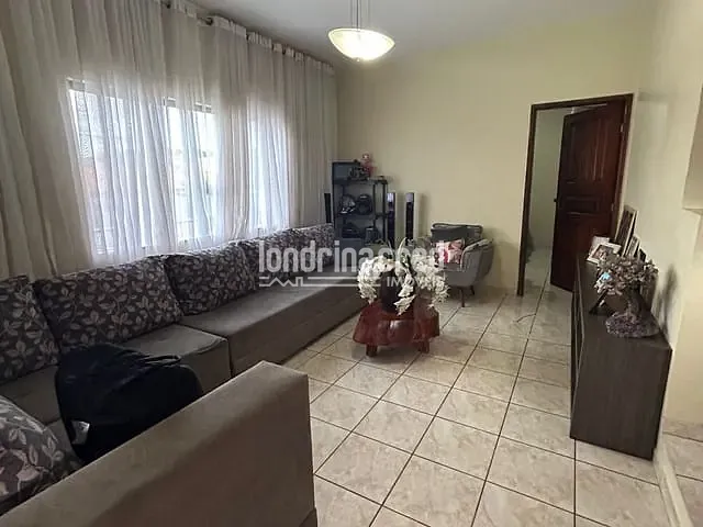 Casa com 350m², à venda, no bairro Arpoador em Londrina