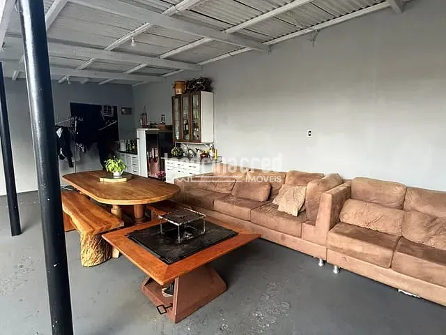 Casa com 350m², à venda, no bairro Arpoador em Londrina