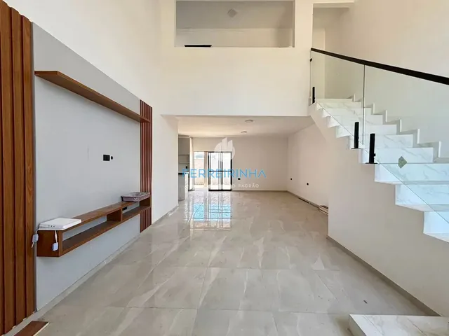 Casa com 10m² 3 quartos e 4 banheiros, à venda ou para alugar, no bairro Loteamento Floresta em São José Dos Campos