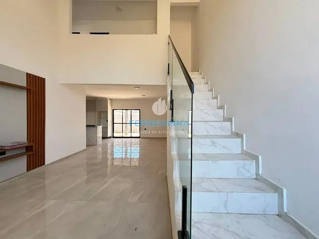 Casa com 10m² 3 quartos e 4 banheiros, à venda ou para alugar, no bairro Loteamento Floresta em São José Dos Campos
