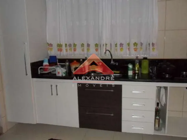 Casa com 125m² 4 quartos e 2 banheiros, à venda, no bairro Residencial Armando Moreira Righi em São José dos Campos