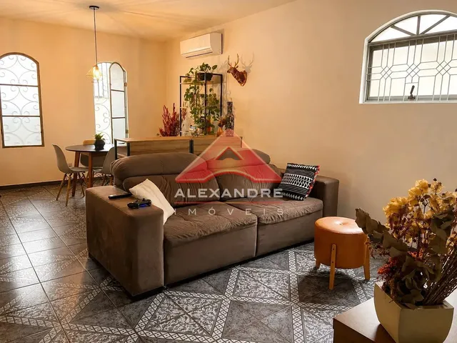 Casa com 250m² 3 quartos e 2 banheiros, à venda, no bairro Jardim Ismênia em São José Dos Campos