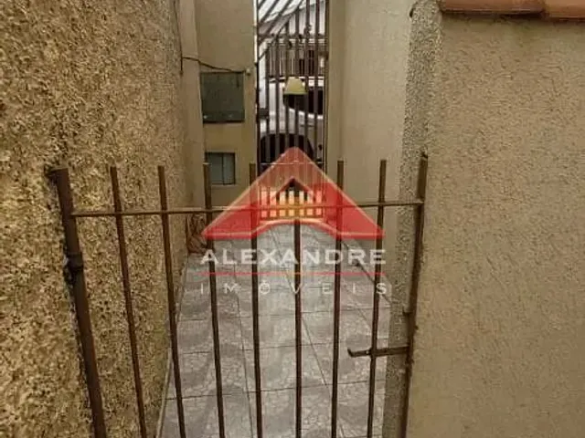 Casa com 300m² 1 quarto e 1 banheiro, para alugar, no bairro Vila Industrial em São José Dos Campos