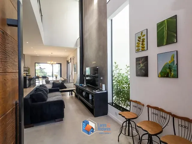 Casa com 325m² 4 quartos e 4 banheiros, à venda, no bairro Cotia em Cotia