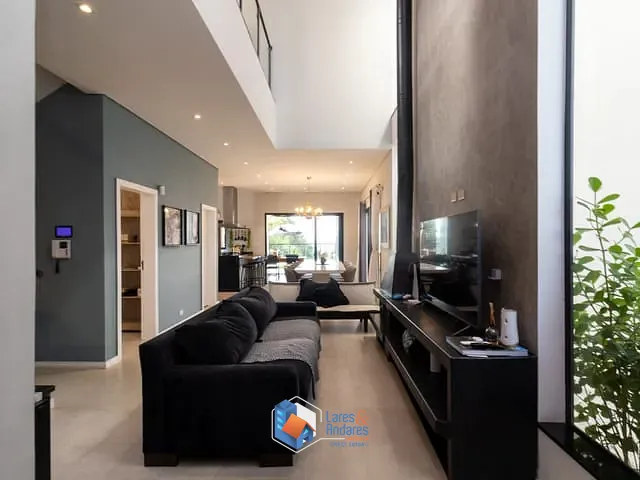 Casa com 325m² 4 quartos e 4 banheiros, à venda, no bairro Cotia em Cotia