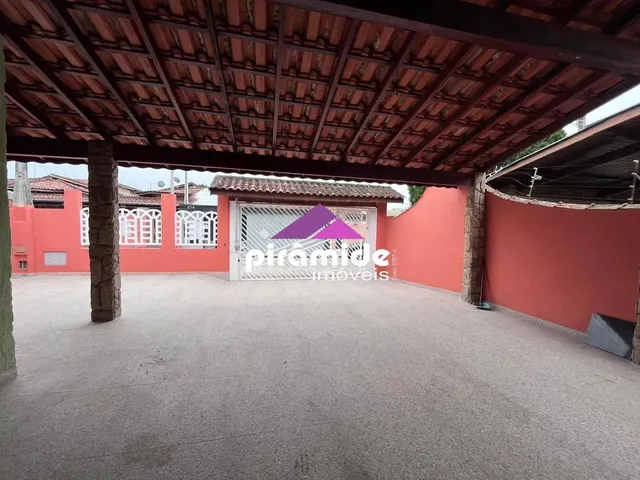 Casa com 10m² 3 quartos e 2 banheiros, para alugar, no bairro Praia das Palmeiras em Caraguatatuba