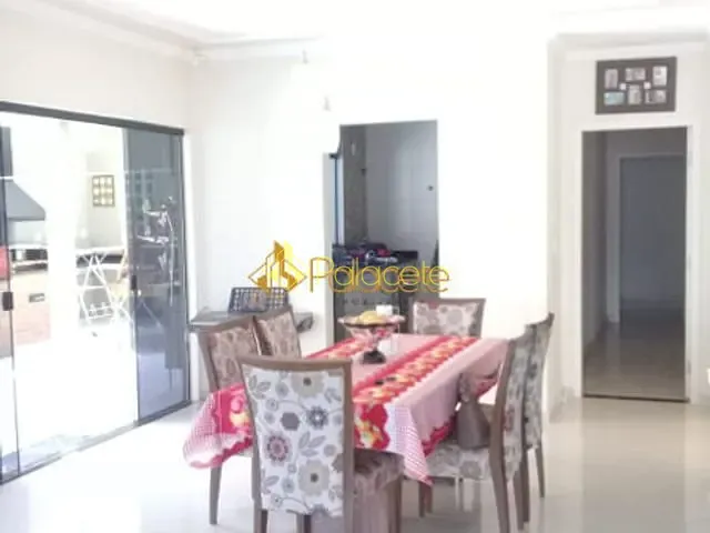 Casa 3 quartos e 2 banheiros, à venda, no bairro Nossa Senhora do Perpétuo Socorro em Pindamonhangaba
