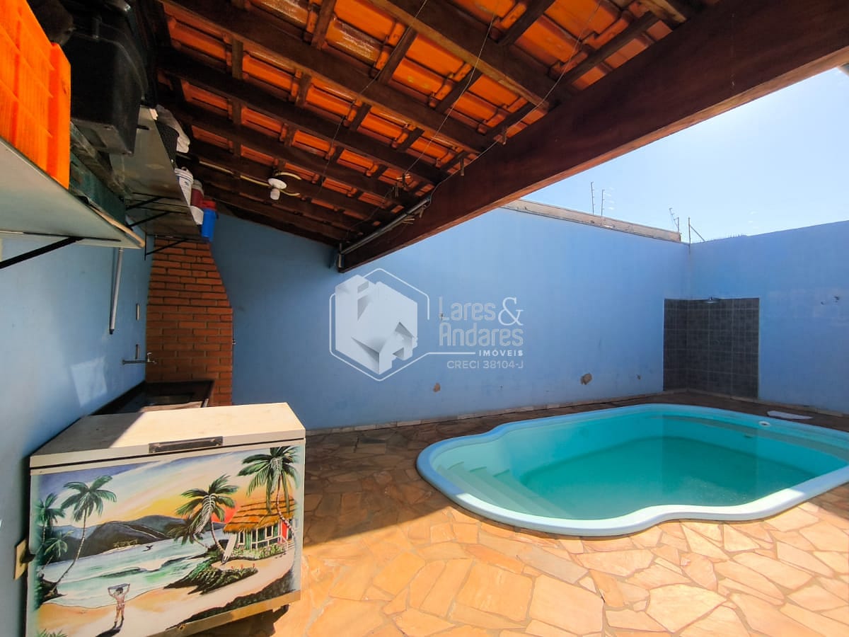 Casa à venda com 3 quartos, 130m² - Foto 1