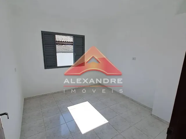 Casa com 250m² 3 quartos e 2 banheiros, à venda, no bairro Jardim Ismênia em São José Dos Campos