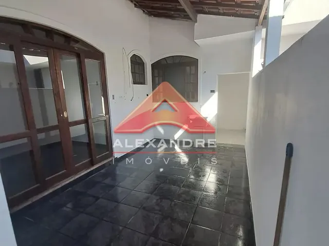 Casa com 250m² 3 quartos e 2 banheiros, à venda, no bairro Jardim Ismênia em São José Dos Campos