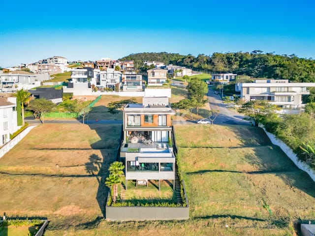 Casa com 490m² 4 quartos e 6 banheiros, à venda, no bairro Alphaville em Santana de Parnaíba