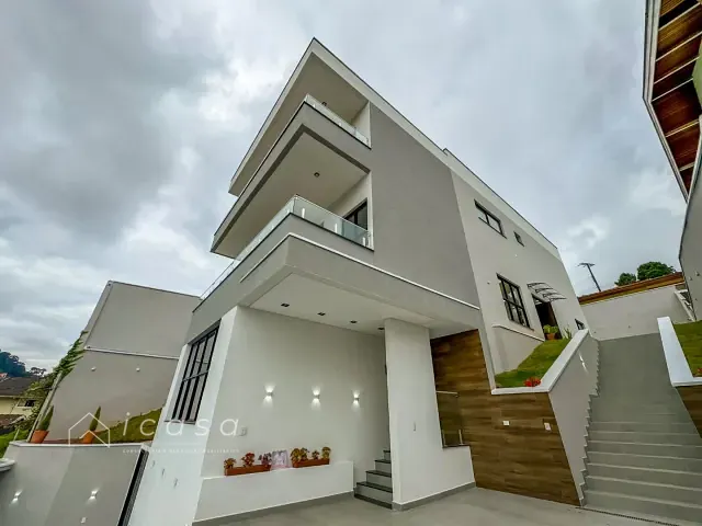 Casa com 500m² 5 quartos e 5 banheiros, à venda, no bairro Vila Matilde em Campos do Jordão