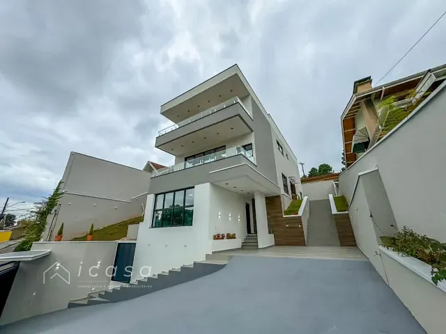 Casa com 500m² 5 quartos e 5 banheiros, à venda, no bairro Vila Matilde em Campos do Jordão