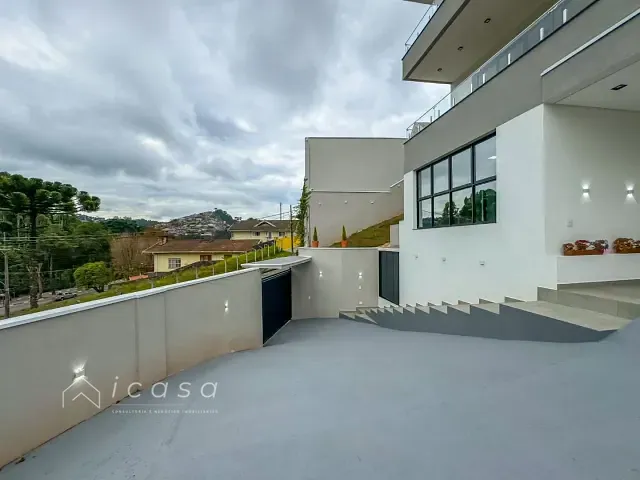 Casa com 500m² 5 quartos e 5 banheiros, à venda, no bairro Vila Matilde em Campos do Jordão