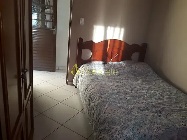 Casa com 250m² 4 quartos e 2 banheiros, à venda, no bairro Residencial Mombaça I em Pindamonhangaba