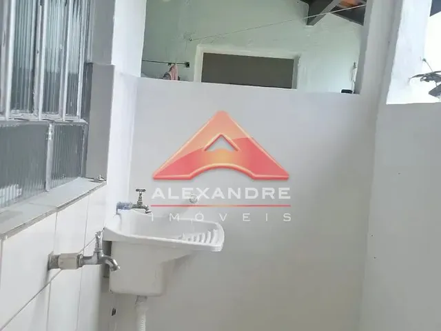 Casa com 10m² 1 quarto e 1 banheiro, para alugar, no bairro Jardim Ismênia em São José Dos Campos