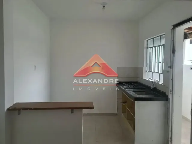 Casa com 10m² 1 quarto e 1 banheiro, para alugar, no bairro Jardim Ismênia em São José Dos Campos