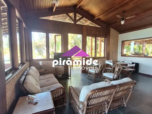Casa com 1150m² 4 quartos e 2 banheiros, à venda, no bairro Toninhas em Ubatuba