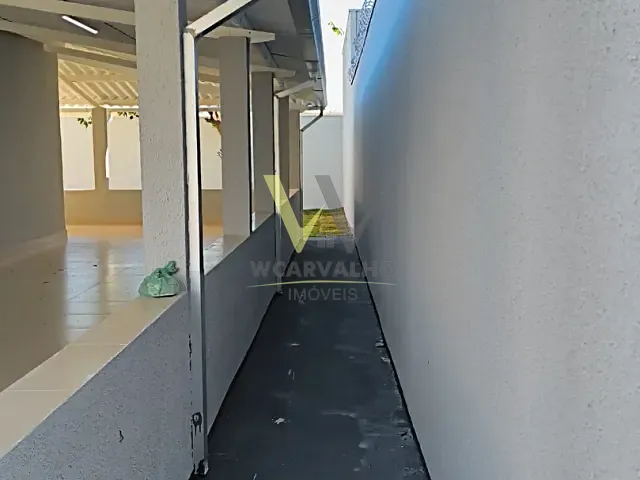Casa com 300m² 3 quartos e 2 banheiros, à venda, no bairro Parque dos Pirineus em Anápolis