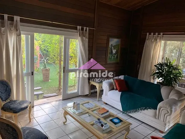 Casa com 855m² 4 quartos e 4 banheiros, à venda, no bairro Estrada Nova Taubaté em Tremembé