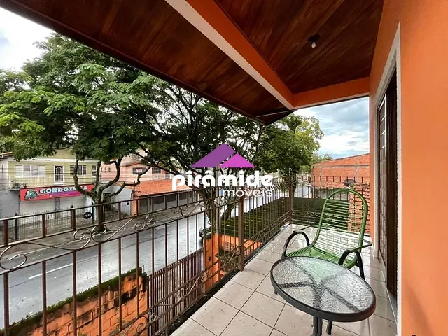 Casa com 300m² 3 quartos e 2 banheiros, à venda, no bairro Parque Novo Horizonte em São José dos Campos