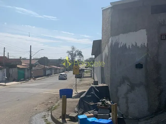 Casa 2 quartos e 2 banheiros, à venda, no bairro Cidade Nova em Pindamonhangaba
