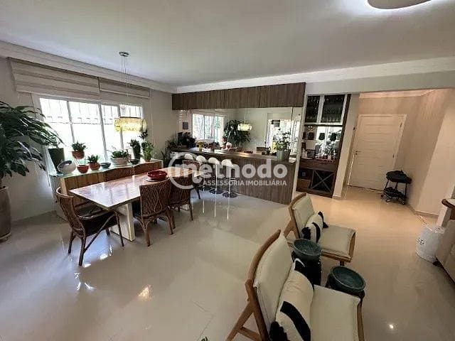 Casa, 3 quartos, 265 m² - Foto 1