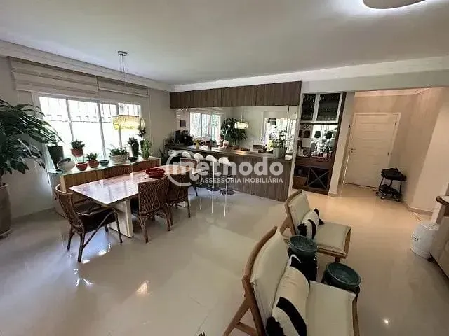Casa com 614m² 3 quartos e 4 banheiros, à venda, no bairro Vila Hollândia em Campinas
