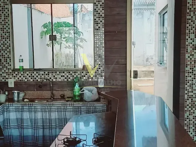 Casa com 320m² 3 quartos e 2 banheiros, à venda, no bairro Jardim dos Ipês em Anápolis