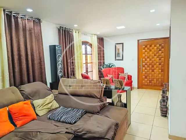 Casa com 250m² 3 quartos e 2 banheiros, à venda, no bairro Jardim Edi em São Paulo