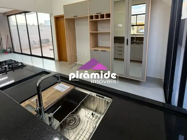 Casa com 10m² 3 quartos e 3 banheiros, à venda, no bairro Parque Residencial Nova Caçapava em Caçapava