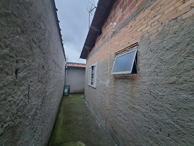 Casa com 250m² 4 quartos e 2 banheiros, à venda, no bairro Parque Aeroporto em Taubaté