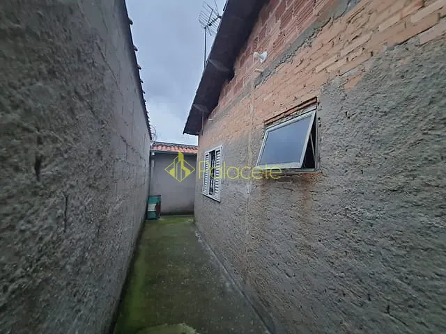Casa com 250m² 4 quartos e 2 banheiros, à venda, no bairro Parque Aeroporto em Taubaté