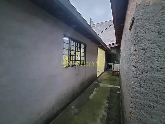 Casa com 250m² 4 quartos e 2 banheiros, à venda, no bairro Parque Aeroporto em Taubaté