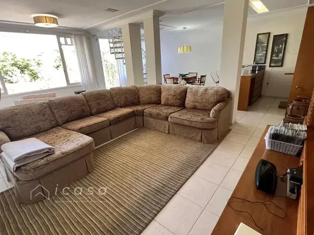 Casa com 1060m² 4 quartos e 6 banheiros, à venda, no bairro Campos Do Jordão em Campos do Jordão