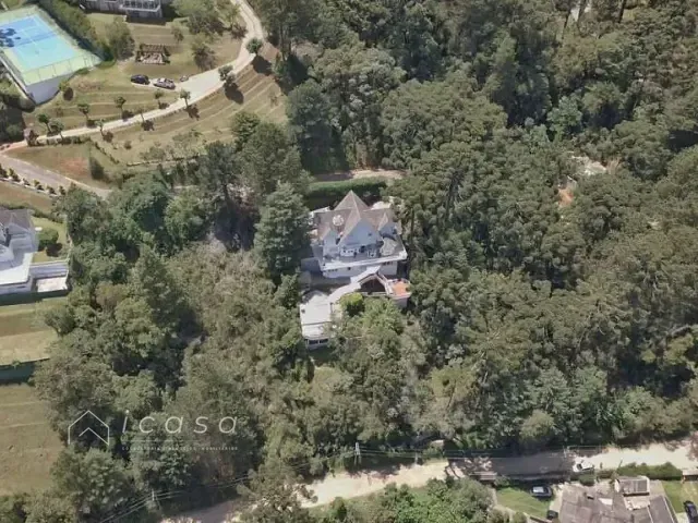 Casa com 1060m² 4 quartos e 6 banheiros, à venda, no bairro Campos Do Jordão em Campos do Jordão