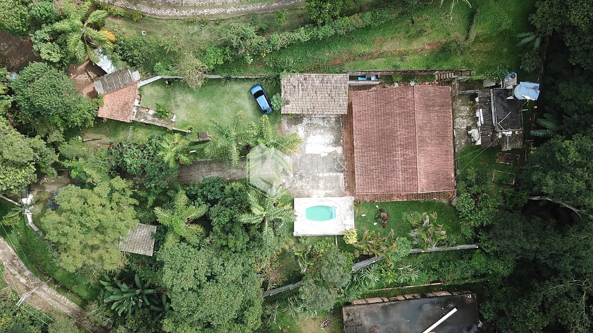 Casa à venda com 3 quartos, 210m² - Foto 2