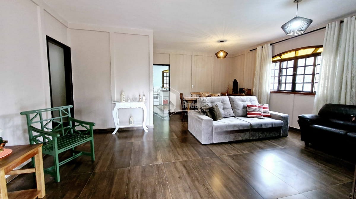 Casa à venda com 3 quartos, 210m² - Foto 3