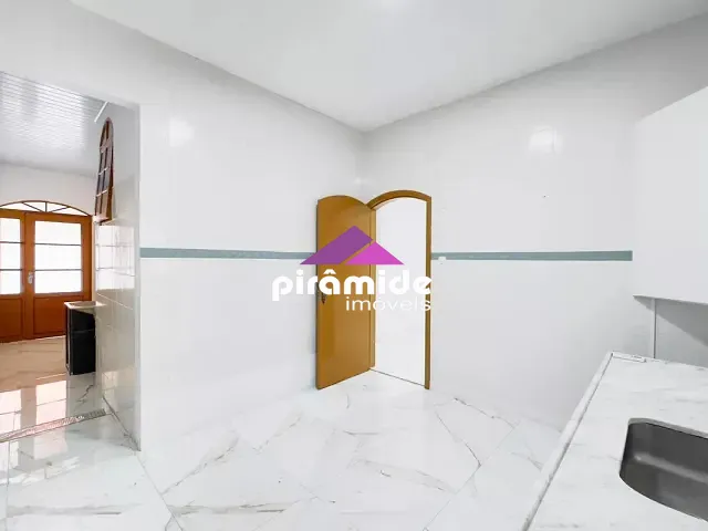 Casa com 253m² 3 quartos e 2 banheiros, à venda, no bairro Jardim Satélite em São José dos Campos
