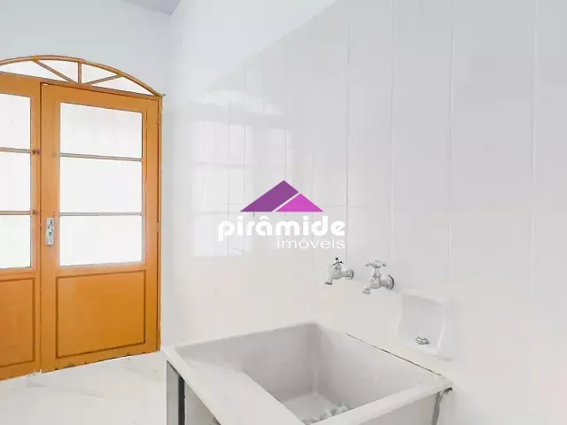Casa com 253m² 3 quartos e 2 banheiros, à venda, no bairro Jardim Satélite em São José dos Campos