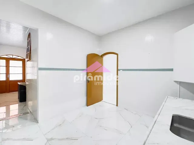 Casa com 253m² 3 quartos e 2 banheiros, à venda, no bairro Jardim Satélite em São José dos Campos